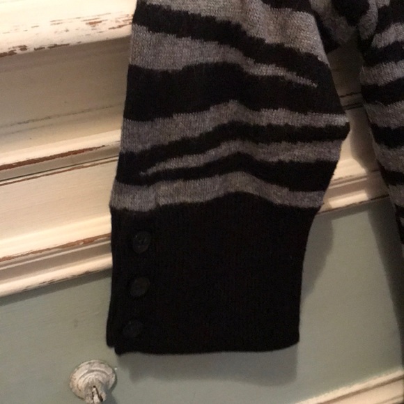 Top - Picture 2 of 4